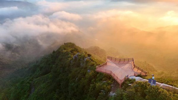 配资专业在线炒股配资 英山牛背脊山：云海美如画 仙境引人醉